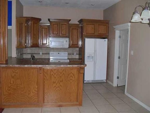 4th image of 103 NE Deerfield Dr