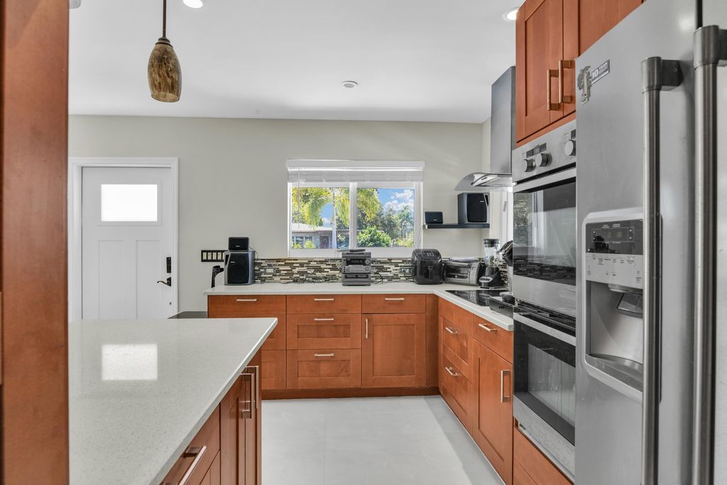 1218 SW 2ND Avenue, photo 3