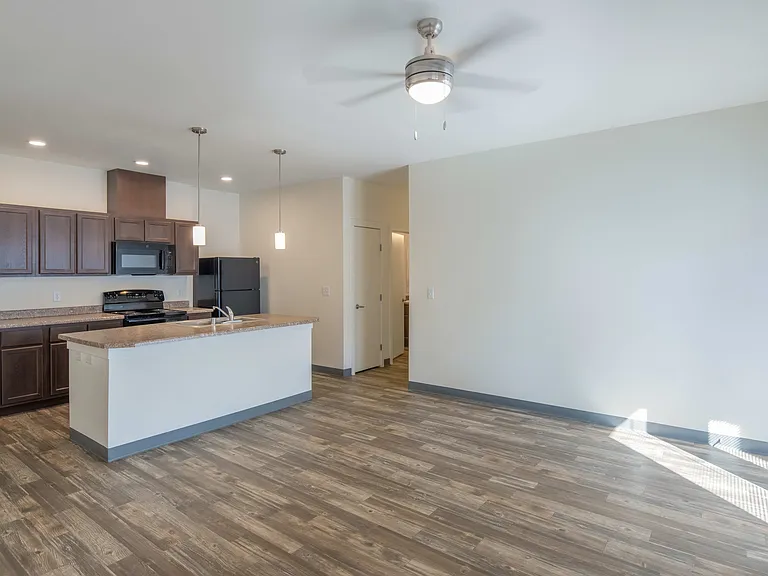 550 Paseo — Photo 13
