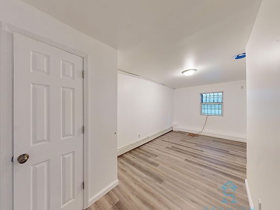 5th image of 373 Kosciuszko St #1B