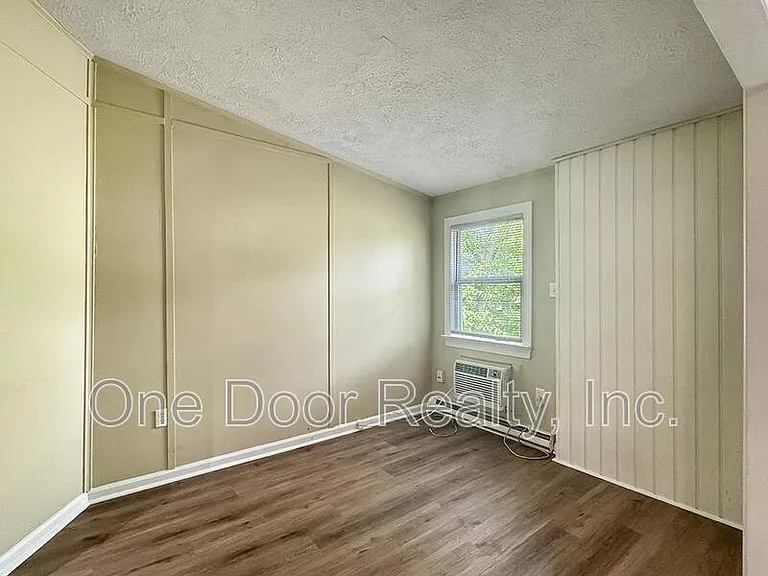 1107B Richmond Rd — Photo 11