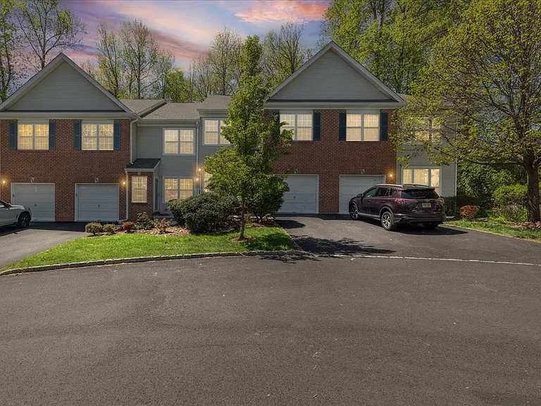 302 Wellington Park Dr — Photo 15