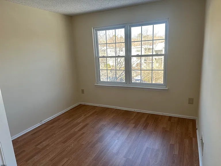 203 Colonial Ct — Photo 11