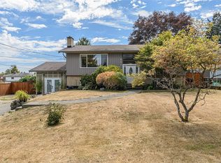 987 Nicholson St, Saanich, BC V8X 3K9