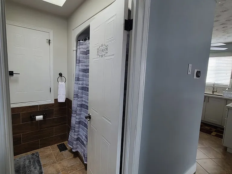 1020 Baron Dr — Photo 8