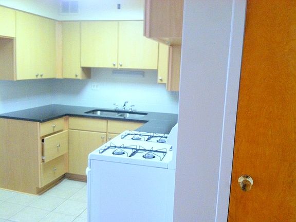 4th image of 5801 Sunshine Dr APT 303