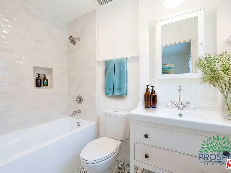 314 N Venice Blvd — Photo 25
