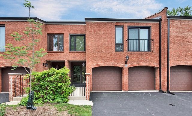 1st image of 19W249 Ginger Brook Dr N