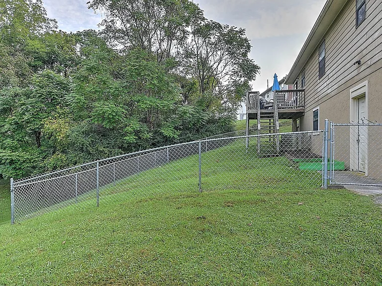 211 Hayter Dr — Photo 15