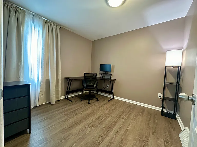 499 Pawling Ave #3 — Photo 8