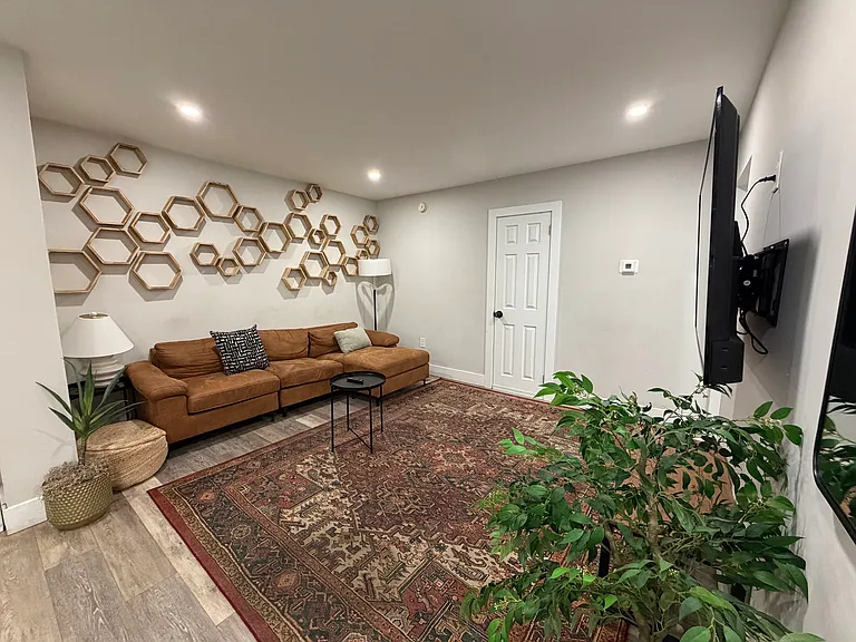 711 Harry St #1B — Photo 7