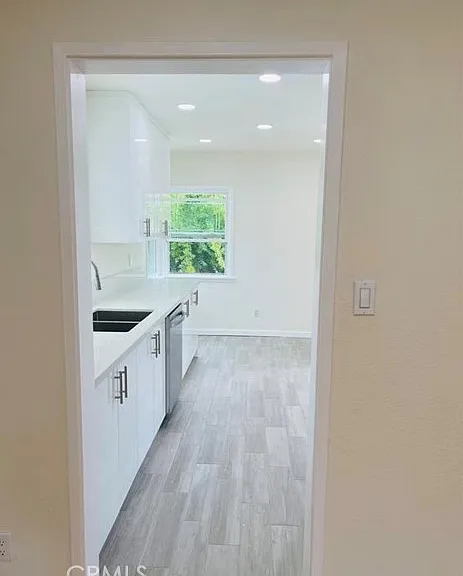 1422 Spazier Ave — Photo 4