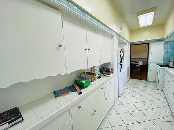 5th image of 6170 1/2 W Olympic Blvd #6302