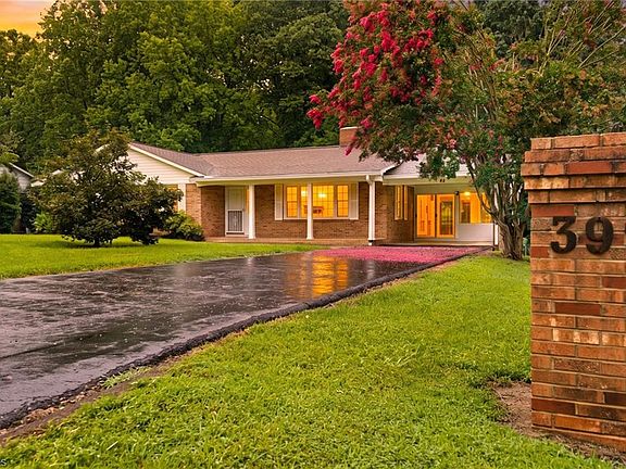 3rd image of 399 Wildwood Ln