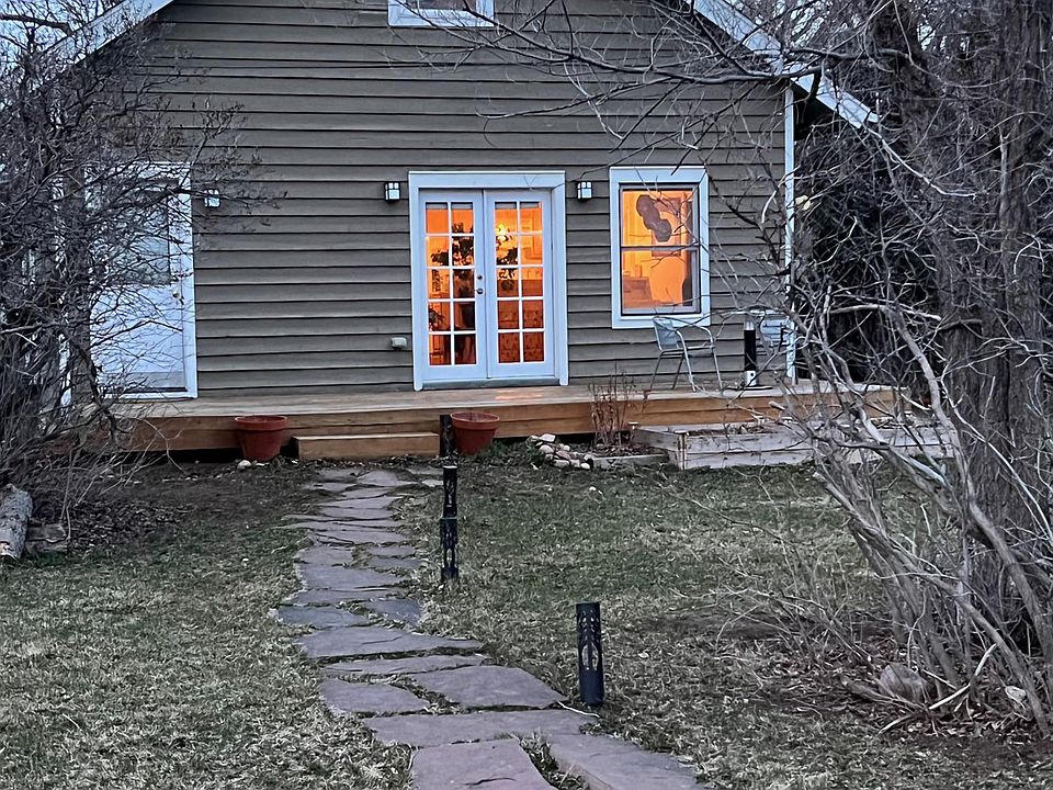 Stand alone cottage with large deck