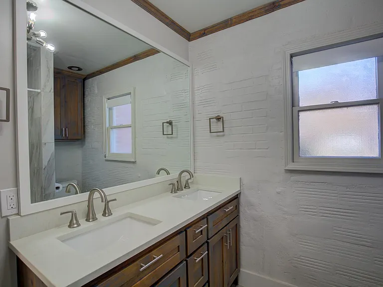 2106 S Cincinnati Ave — Photo 18