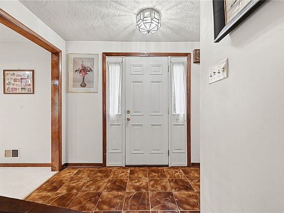 3rd image of 167 Black Oak Dr