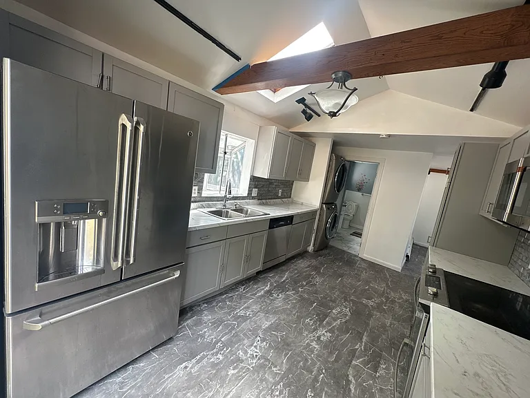 107 Earl St — Photo 12