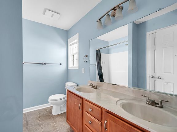 5th image of 609 S Cavalcade Cir