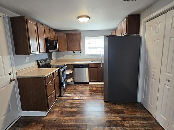 4th image of 1211 Lake Dr