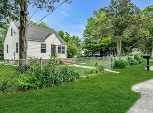 17 Lexington Rd, Shirley, NY 11967