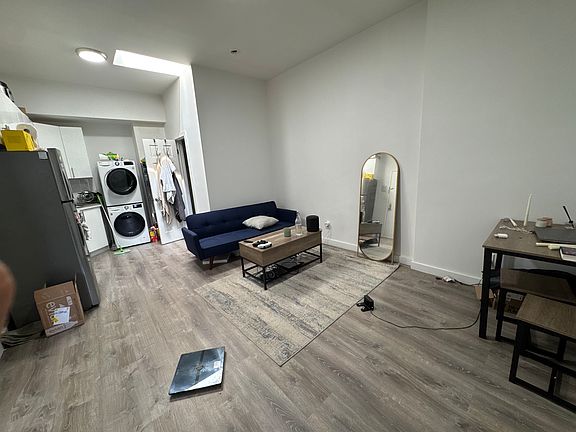 3rd image of 449 W 51st St APT 4F1