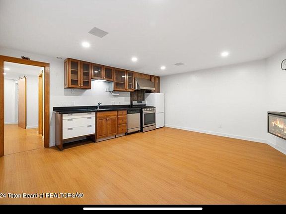 3rd image of 442 S Willow St Unit 2