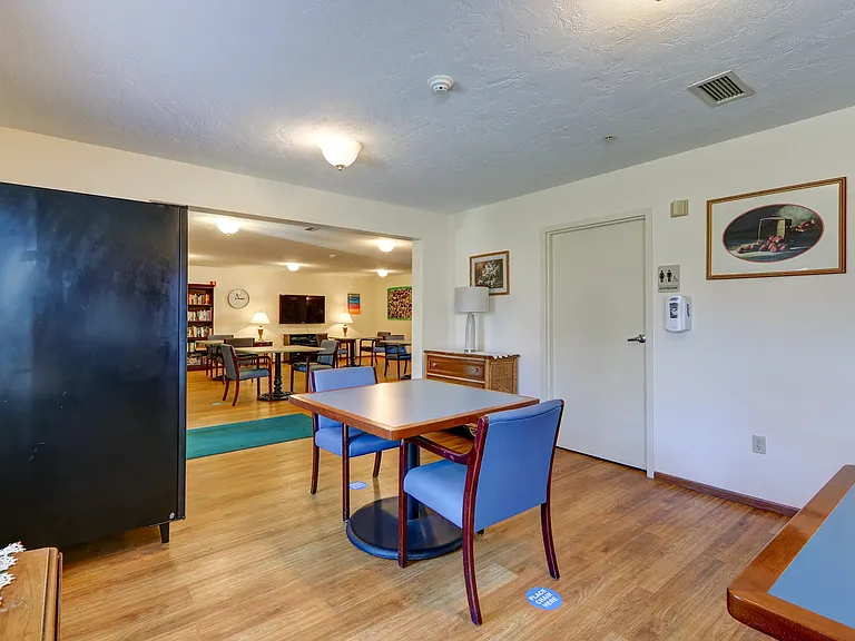 Green Diamond Place Apartments — Photo 10