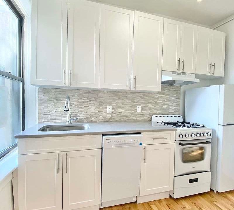 1st image of 326 E 78th St #33A