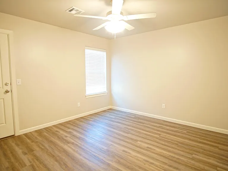 12011 Rhya Ln — Photo 7