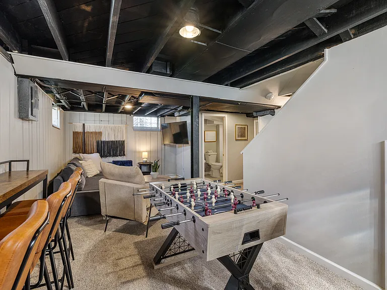 2399 Bacon Ave — Photo 32