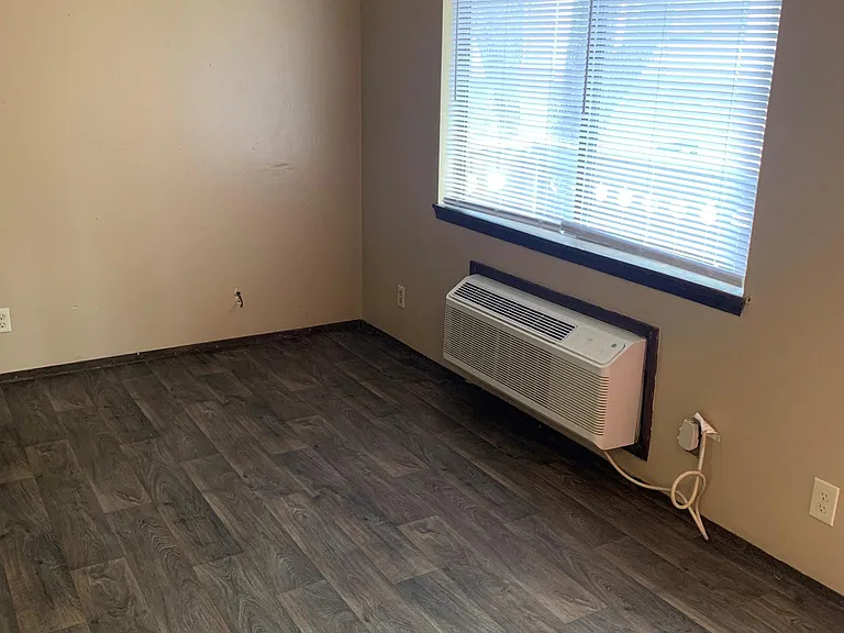 223 S Millwood Ave #4 — Photo 3