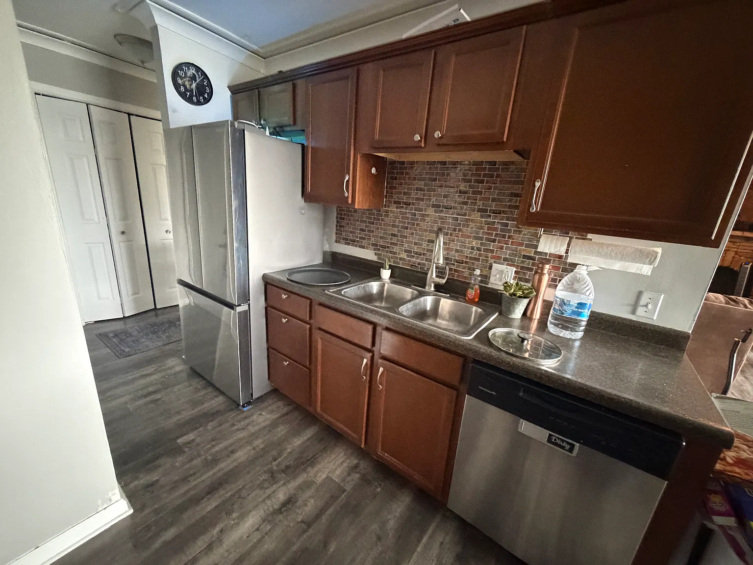 2 bed, 1.5 bath, 920 sqft, $2,400 — Photo 2
