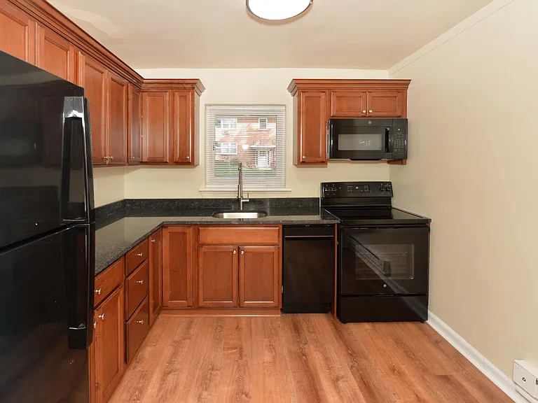 Cameron Apartments — Photo 21