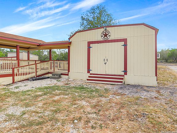 4th image of 405 COUNTY ROAD 3820