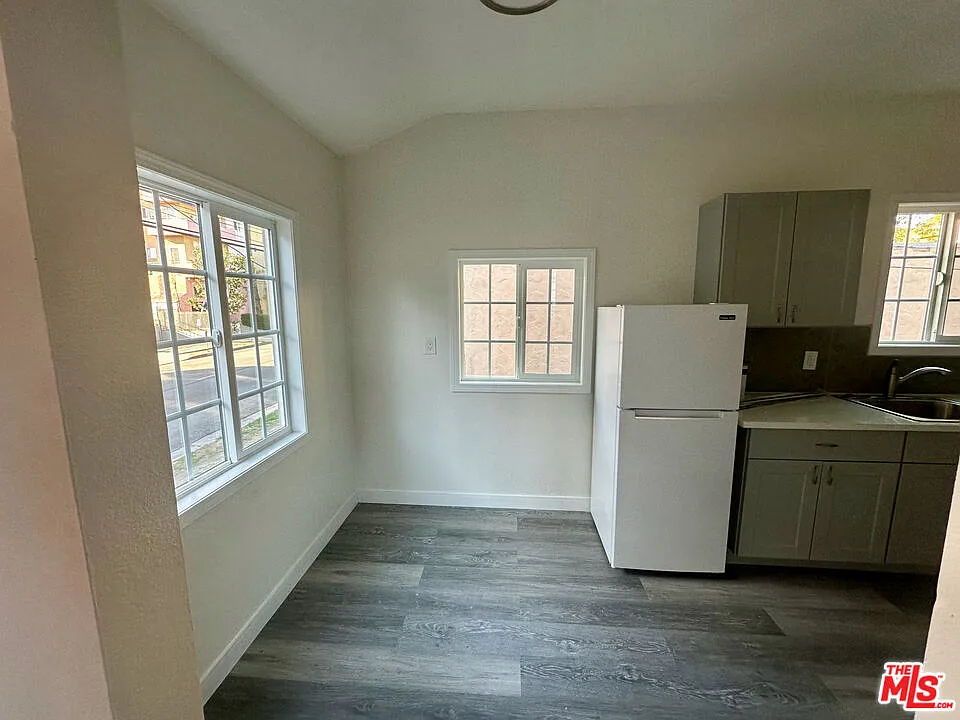 2 bed, 1.0 bath, $2,350 — Photo 4