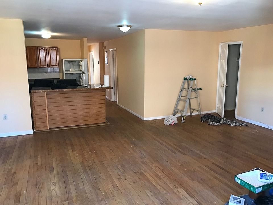 1st image of 520 Chauncey St APT 1