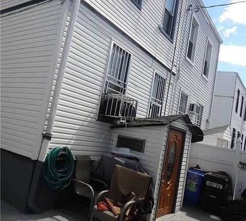 3rd image of 10738 112th St