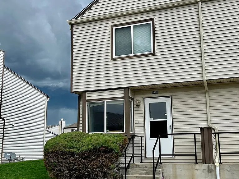 7618 Lexington Manor Dr — Photo 1