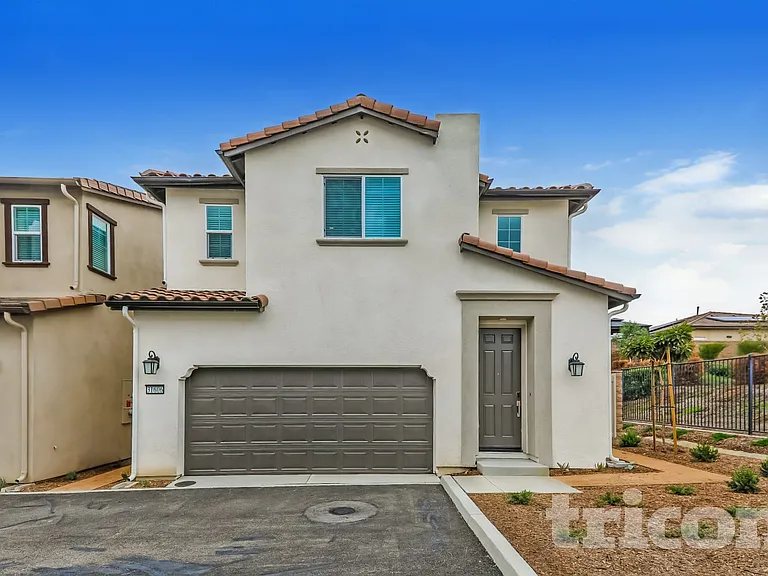 31606 Dwight Dr — Photo 1