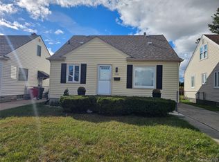 25795 Groveland St, Roseville, MI 48066