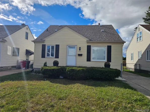 25795 Groveland St, Roseville, MI 48066