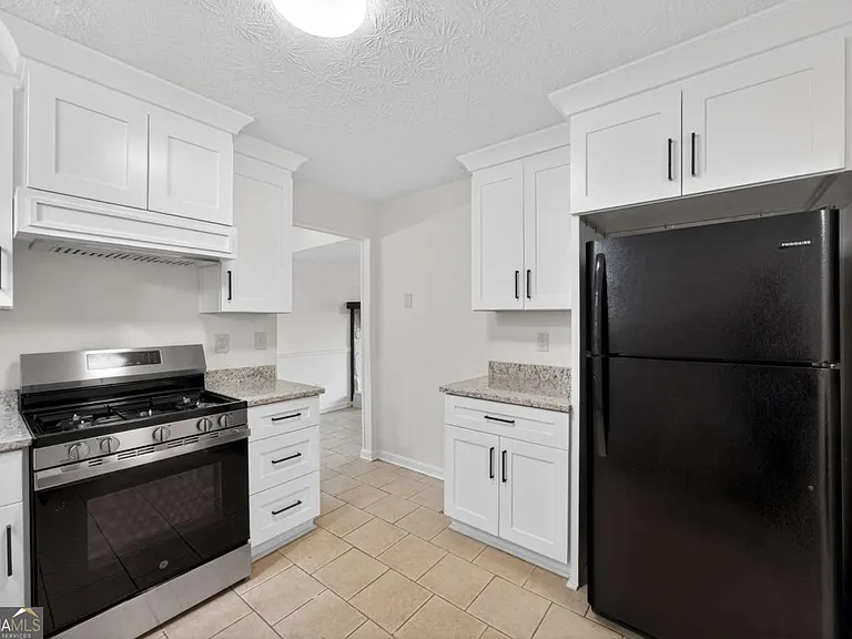 6898 Babbling Brook Dr — Photo 8
