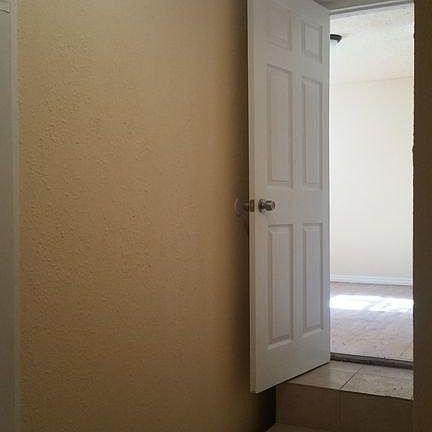 4th image of 4015 Pine St #1400