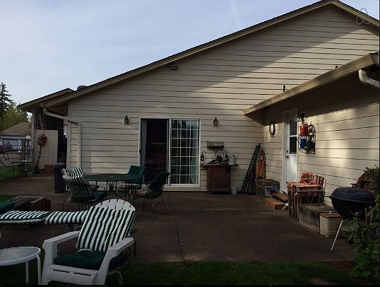 5th image of 2415 NE 147th Cir