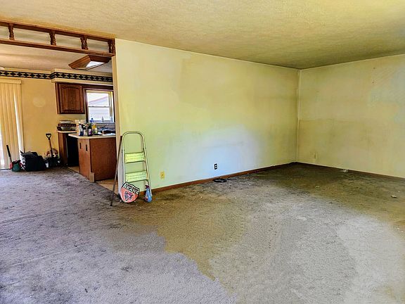 3rd image of 139 Merchants St