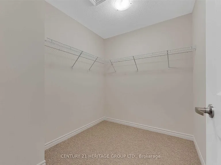 82 Ferragine Cres — Photo 21