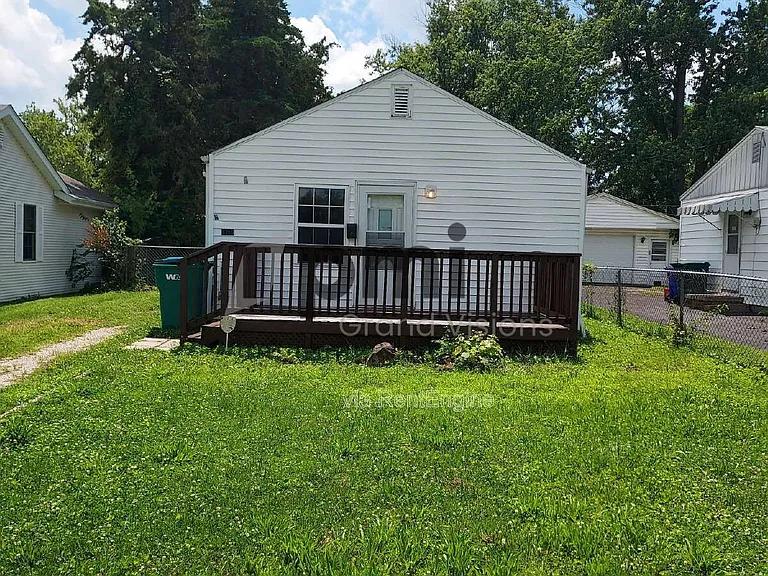 1719 W Olive St — Photo 1