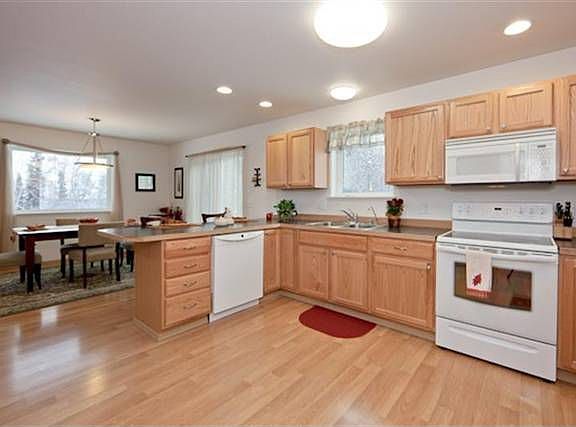 4th image of 1550 Gateway Dr