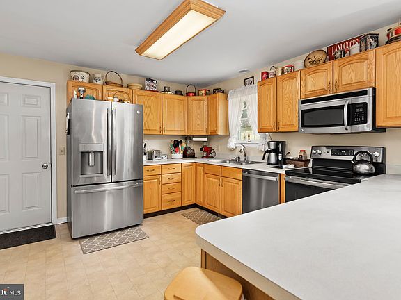4th image of 2253 Canterbury Dr